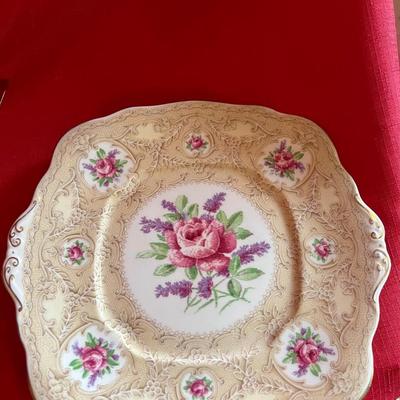 Beautiful flower, China and gold silverware