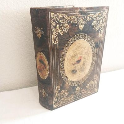 LADIES NECKLACES-HANKIES AND HIDE A BOX BOOK