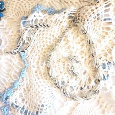NECKLACES-EMBROIDERED FRAMED SAYING AND DOWLIE