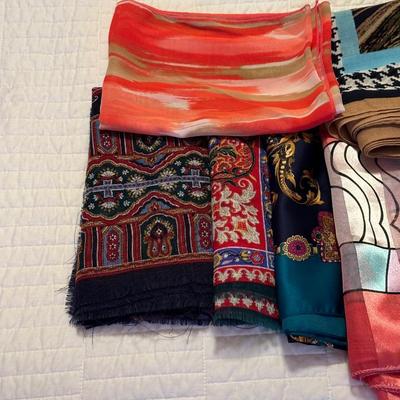 A LARGE COLLECTION OF DRESS SCARVES