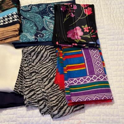 A LARGE COLLECTION OF DRESS SCARVES