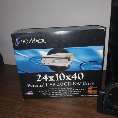 METAL MAIL HOLDER-TABLE CLOCK AND EXTERNAL USB