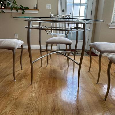 METAL FRAMED GLASS TOP TABLE WITH 4 MATCHING CHAIRS