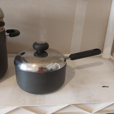 TWO CIRCULON COOKING POTS WITH LIDS