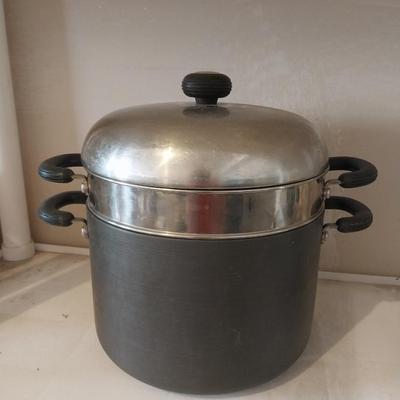 TWO CIRCULON COOKING POTS WITH LIDS