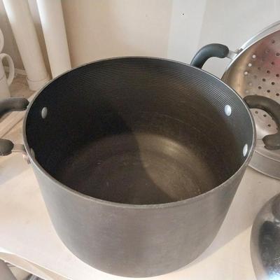 TWO CIRCULON COOKING POTS WITH LIDS
