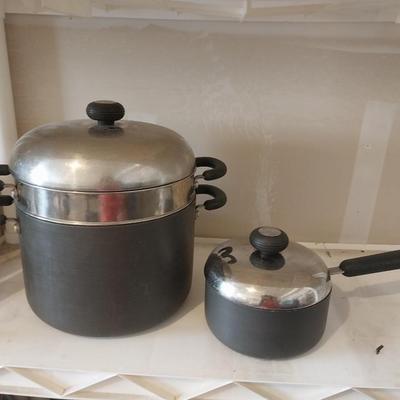 TWO CIRCULON COOKING POTS WITH LIDS