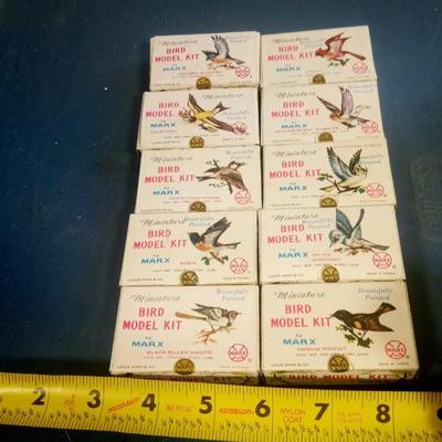 LOT 131 TEN BIRD MODEL KITS BY MARX