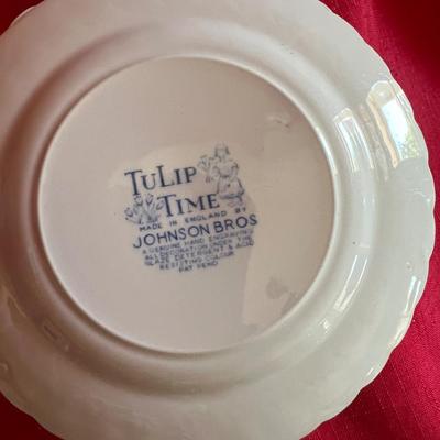 Decorative collectible or usable, balls, and saucers