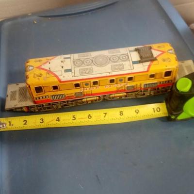 LOT 132 OLD TIN LITHO TRAIN CAR