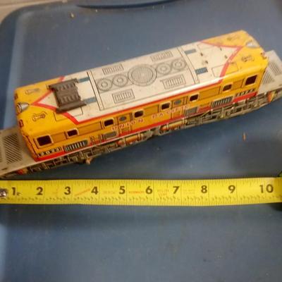 LOT 132 OLD TIN LITHO TRAIN CAR
