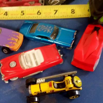 LOT 139 12 OLD DIE CAST CARS