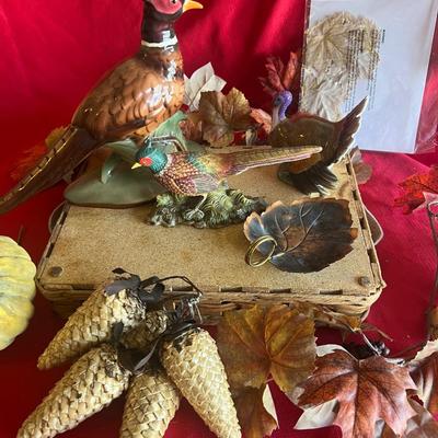 All the car with pheasant, figuring turkey, figuring and brass leaf bowl