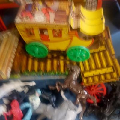 LOT 140 OLD PLAY SET PARTS