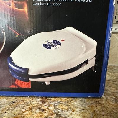 LARGE GEORGE FORMAN AND PROCTOR-SILEX WAFFLE MAKER