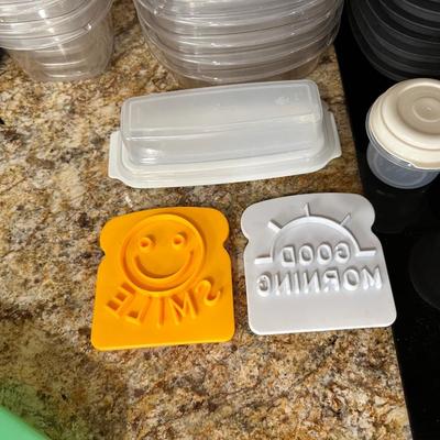 FOOD STORAGE CONTAINERS AND TRAVEL CUPS
