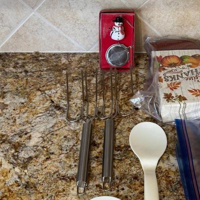 BEVERAGE CONTAINER W/SPIGOT, KITCHEN UTENSILS AND MORE