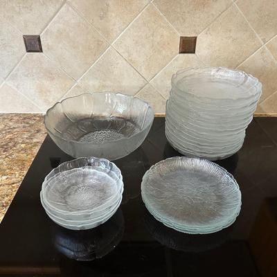 LARGE GLASS SERVING BOWL WITH MATCHING SALAD PLATES