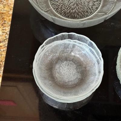 LARGE GLASS SERVING BOWL WITH MATCHING SALAD PLATES