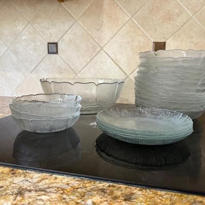 LARGE GLASS SERVING BOWL WITH MATCHING SALAD PLATES