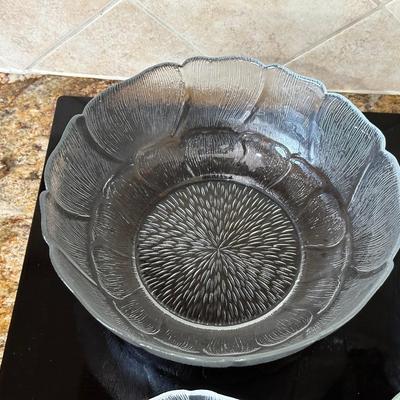 LARGE GLASS SERVING BOWL WITH MATCHING SALAD PLATES