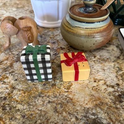 MISC KITCHEN ITEMS