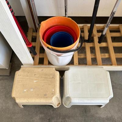SMALL SNOW SHOVEL, FLOOR DUSTER, SNOW SHOVELS, 2 STEP STOOLS AND CLEANING BUCKETS