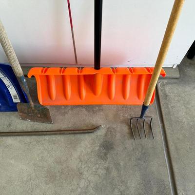 SNOW SHOVELS AND YARD TOOLS