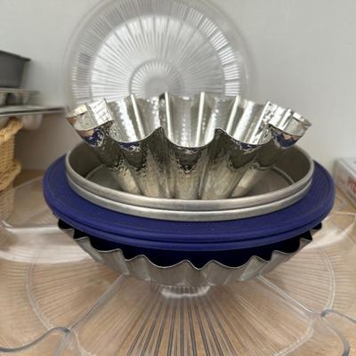 FOOD STORAGE CONTAINERS, BAKEWARE AND MORE
