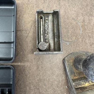 7 1/4 SAW BLADES, WOOD PLANE, CRAFTSMAN DRIVER LIGHT & HARDWARE IN A CASE