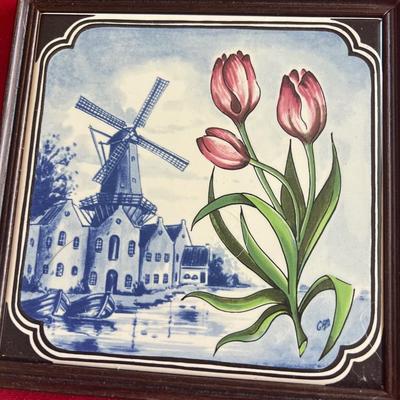 To Dutch hot plate holders And five backsplash tiles or they can be used as hot plate holders also