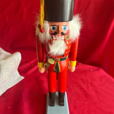 Christmas decor three nutcrackers a Beautiful crystal Christmas tree and paperweight