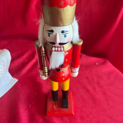 Christmas decor three nutcrackers a Beautiful crystal Christmas tree and paperweight