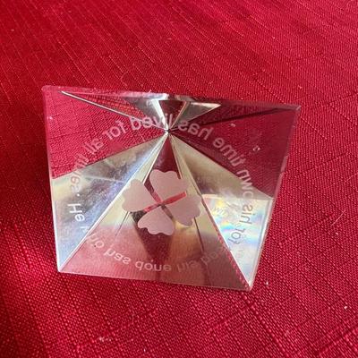 Christmas decor three nutcrackers a Beautiful crystal Christmas tree and paperweight