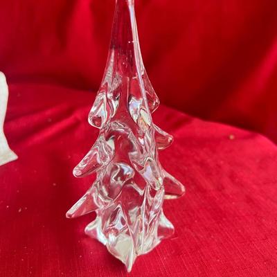 Christmas decor three nutcrackers a Beautiful crystal Christmas tree and paperweight