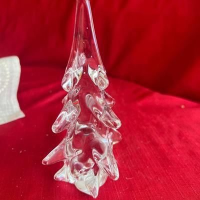 Christmas decor three nutcrackers a Beautiful crystal Christmas tree and paperweight