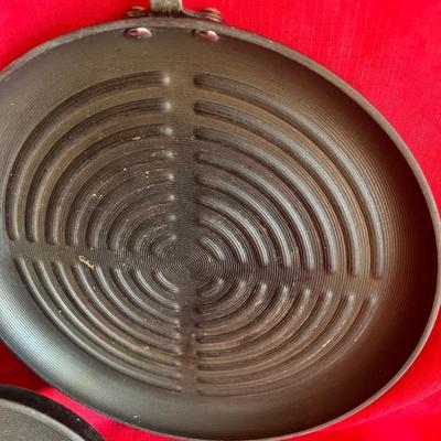 Great set of pans with a griddle along with a variety of sizes with lids nonstick