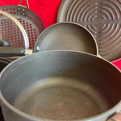 Great set of pans with a griddle along with a variety of sizes with lids nonstick