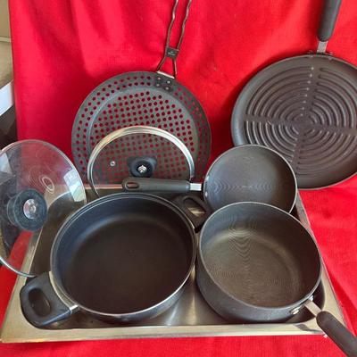 Great set of pans with a griddle along with a variety of sizes with lids nonstick