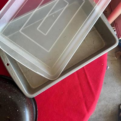 Roasting pan with lid along with great along with cake pan with lid