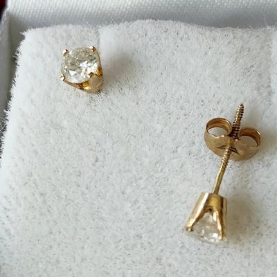 Diamond Stud earrings in 14K gold