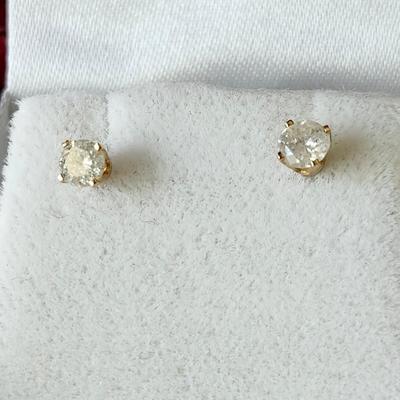 Diamond Stud earrings in 14K gold