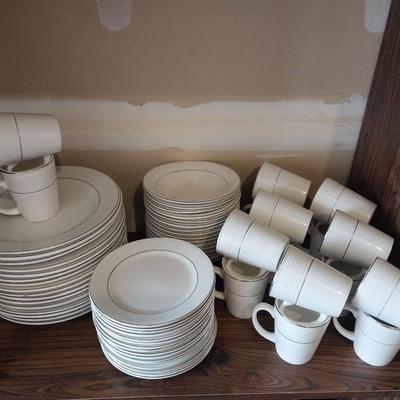 TOTALY TODAY LARGE DINNER SET