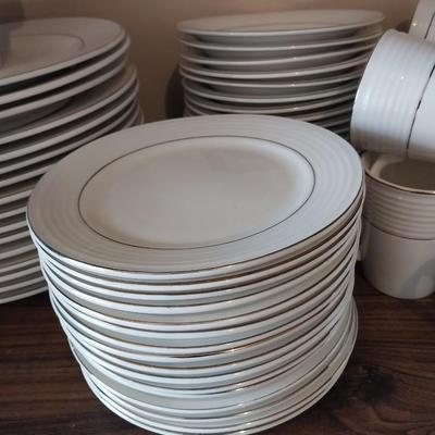 TOTALY TODAY LARGE DINNER SET