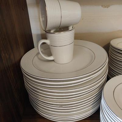 TOTALY TODAY LARGE DINNER SET