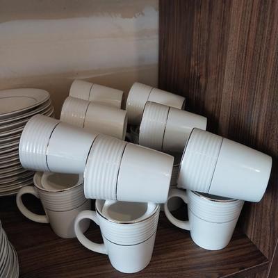 TOTALY TODAY LARGE DINNER SET
