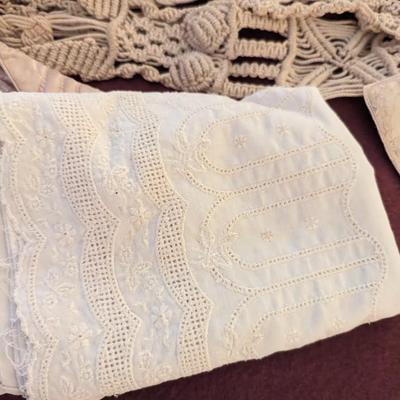 Assortment Of Vintage Linen