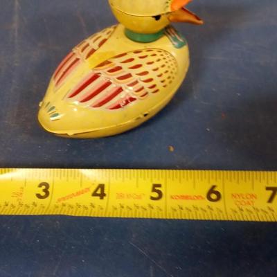 LOT 142 OLD TIN LITHO TOY DUCK
