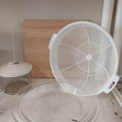 PLASTIC FOOD CONTAINERS-STRAINER-CHOPPER AND MORE