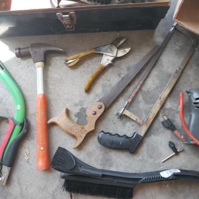 METAL TOOLBOX WITH TOOLS